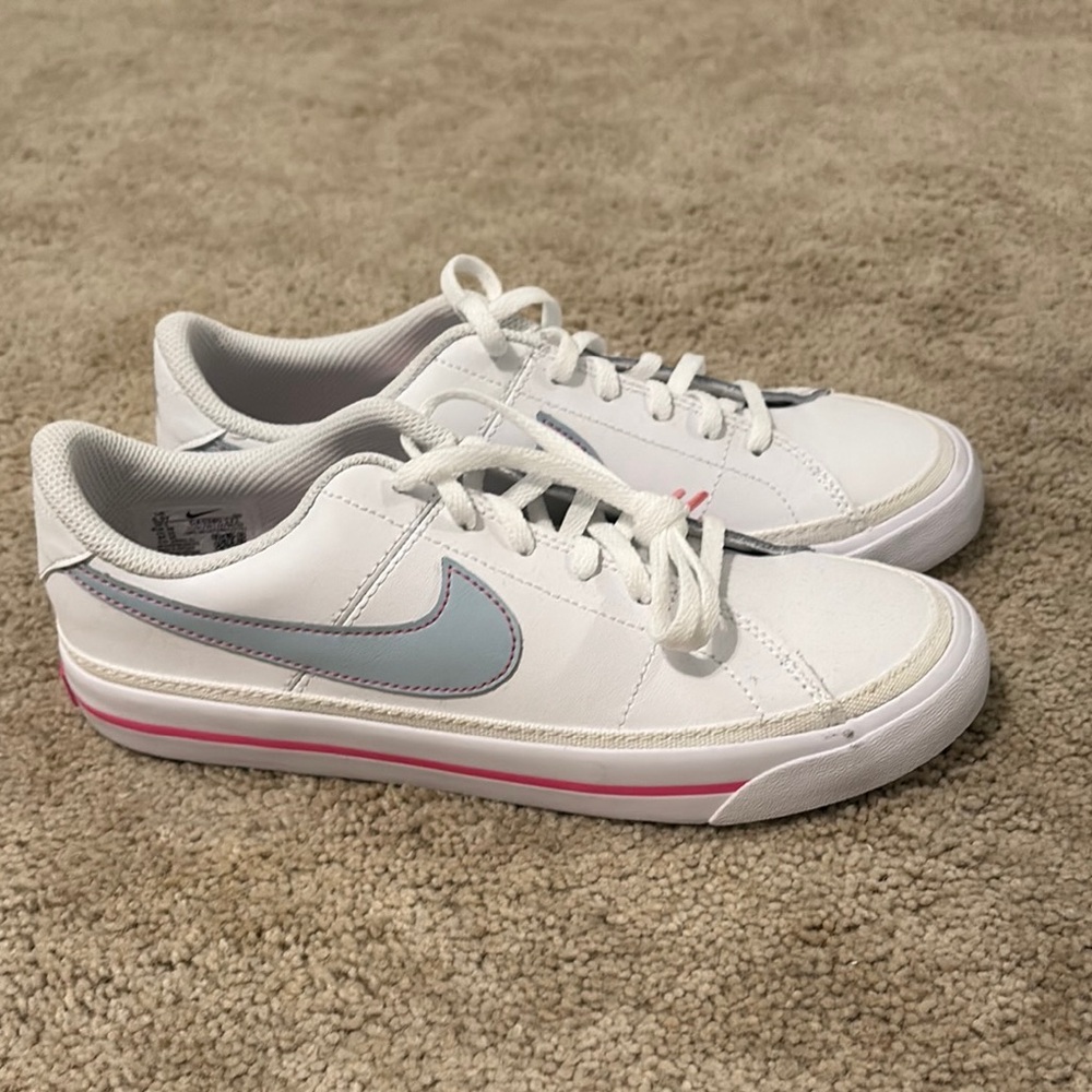 Nike Women's White and Pink Sneakers

BRAND NEW just no box